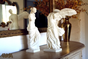20131021-venus-de-milo-and-winged-victory-on-sideboard-by-cosmo-wenman